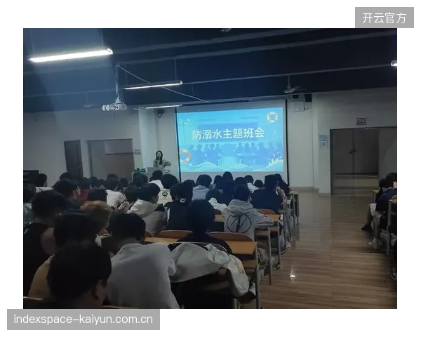 塔勒比作为后防核心，其临场指挥和组织能力对保持防线紧凑至关重要。
